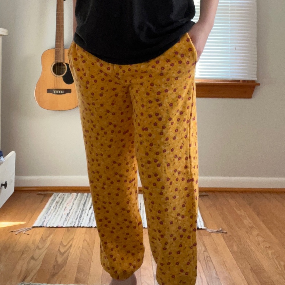 Colsie floral sweatpants